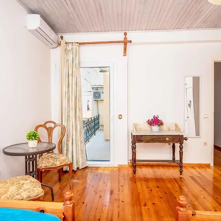 Дом отдыха Nona Marina 6 Bed Family In Benitses *