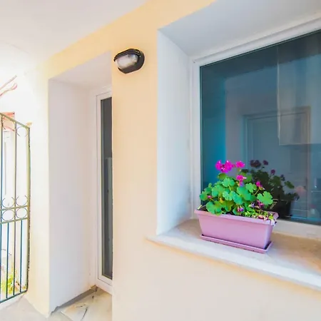Nona Marina 6 Bed Family In Benitses Feriehus